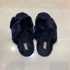 Pink faux fur slippers